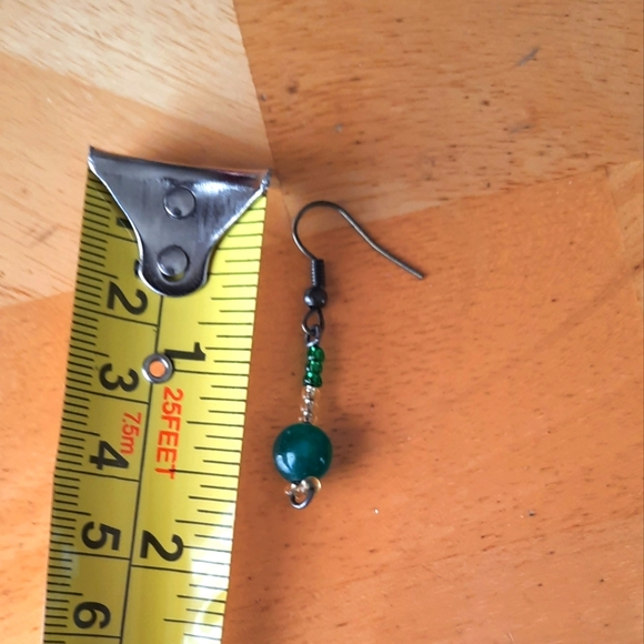 NWOT green and clear beaded dangle earrings - Picture 4 of 5